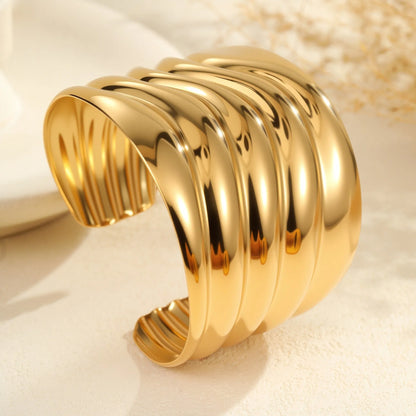 Women's gold-plated wide bracelet with exaggerated niche opening and geometric wave design