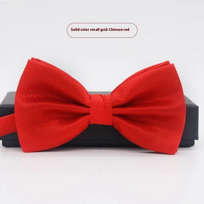 Flat-head self-tie bow tie in a wine red colour, showing its 12cm width and 6cm height dimensions.