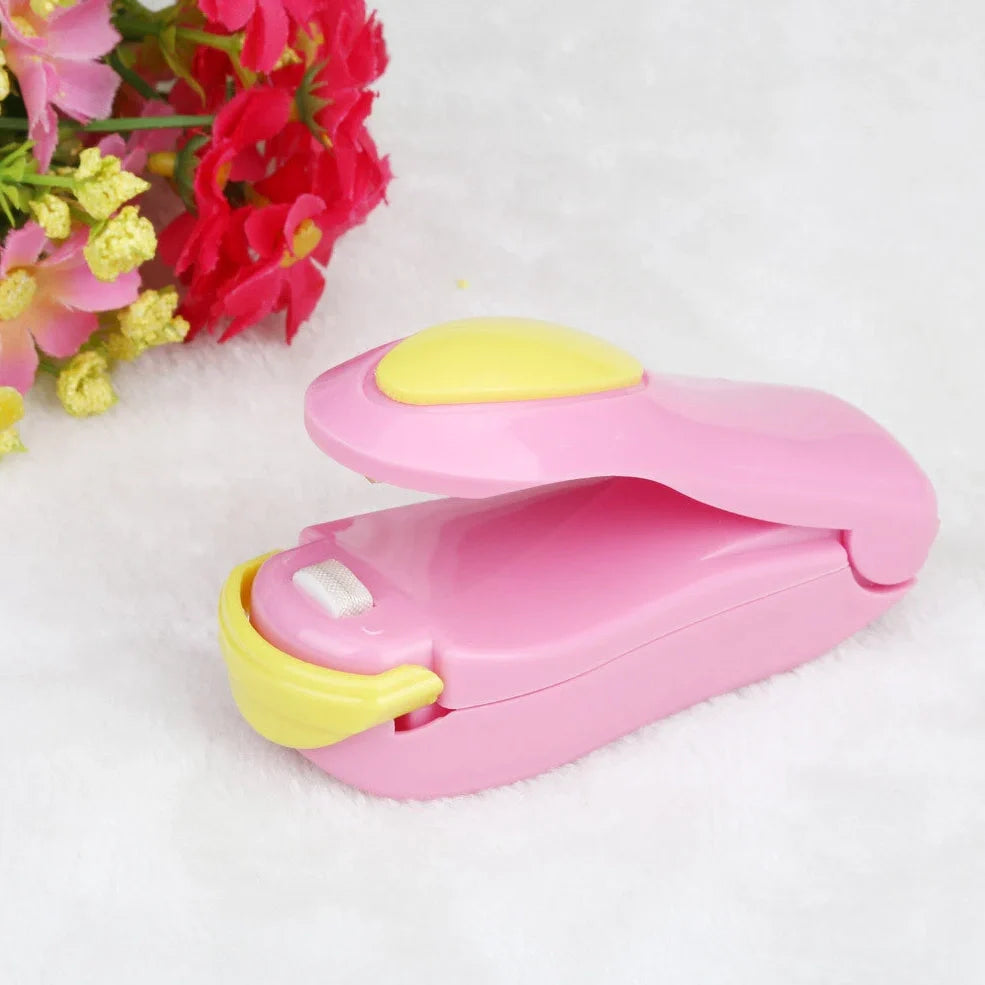Mini hand pressure heat sealing machine measuring 10cm with magnetic base for plastic bag food preservation