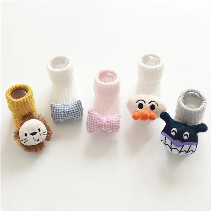 Baby floor socks in cotton for sizes XS, S, and M with breathable fabric, ideal for infants from 0 to 3 months and featuring multiple colours and patterns including Bow, Stars, and Animal designs.