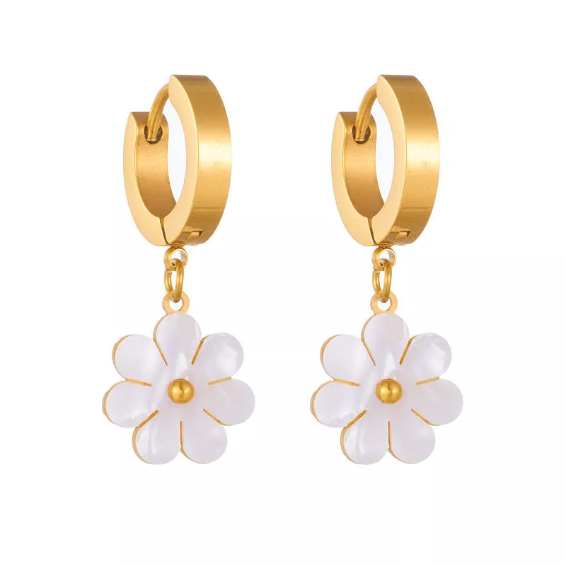 Stainless steel daisy flower jewelry set with necklace, bracelet, and earrings in electroplated gold finish