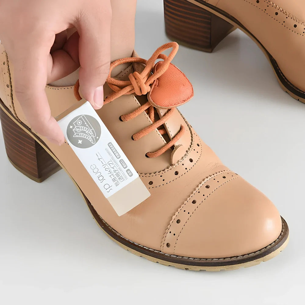 Shoes cleaning eraser measuring 7x2.5x1.5cm for physical decontamination of leather footwear