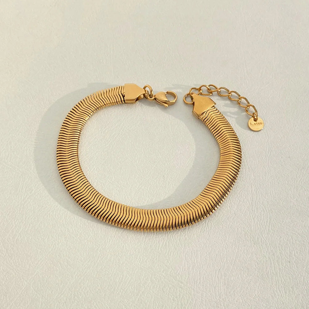Elegant stainless steel electroplated women's bracelet with a simple design