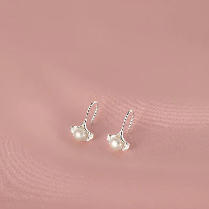 Silver ginkgo leaf ear hooks for women with pearl detail, copper electroplated flower-shaped earrings, one pair