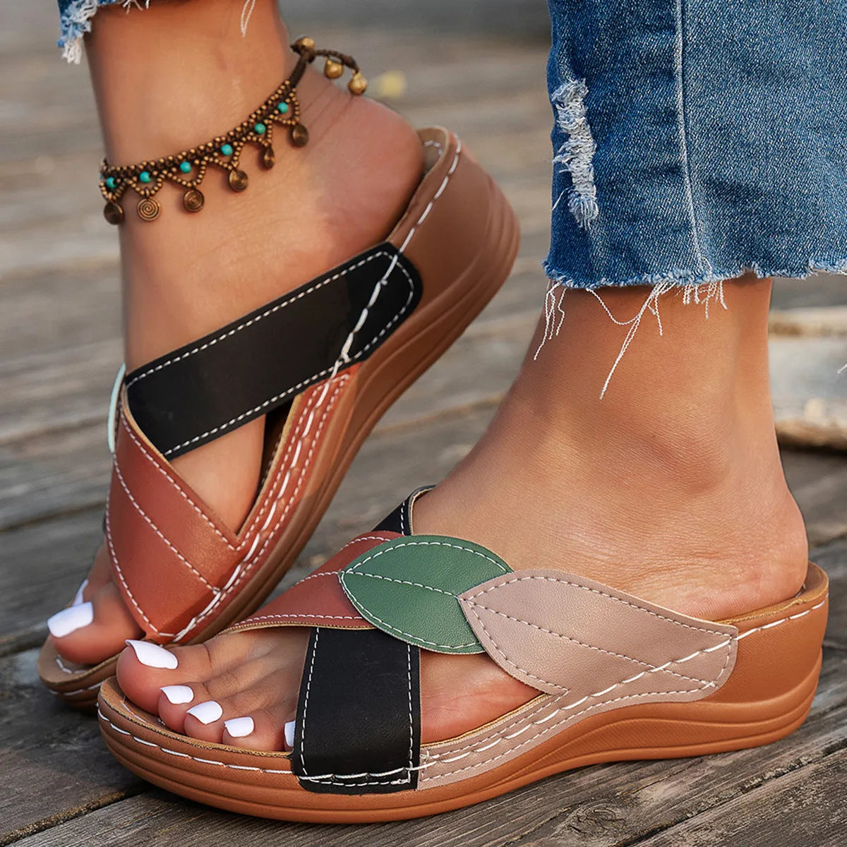 Women's black peep-toe slippers with cross-strap and thick polyurethane sole