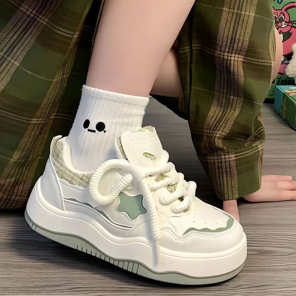 Women's green platform sneaker with 3cm rubber sole and patent leather upper, round toe design