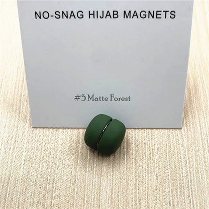 Malaysia Strong Scarf Buckle Macron Round Magnet in painted zinc alloy for secure scarf attachment