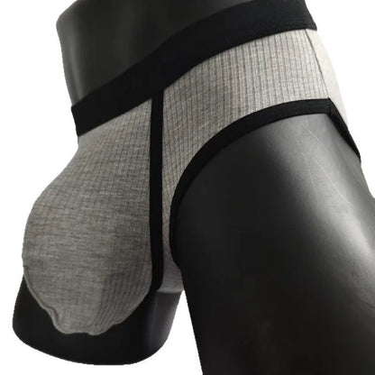 Men's solid colour low-waist briefs with a U-shaped design in breathable viscose fabric.