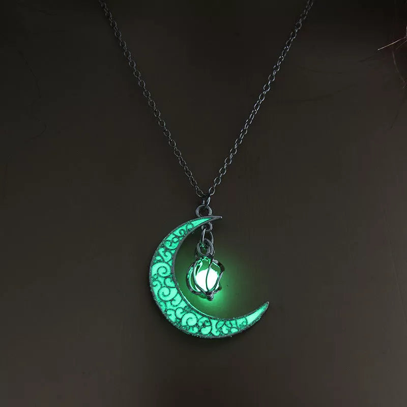 Silver-plated glowing pendant necklace with adjustable chain, luminescent feature