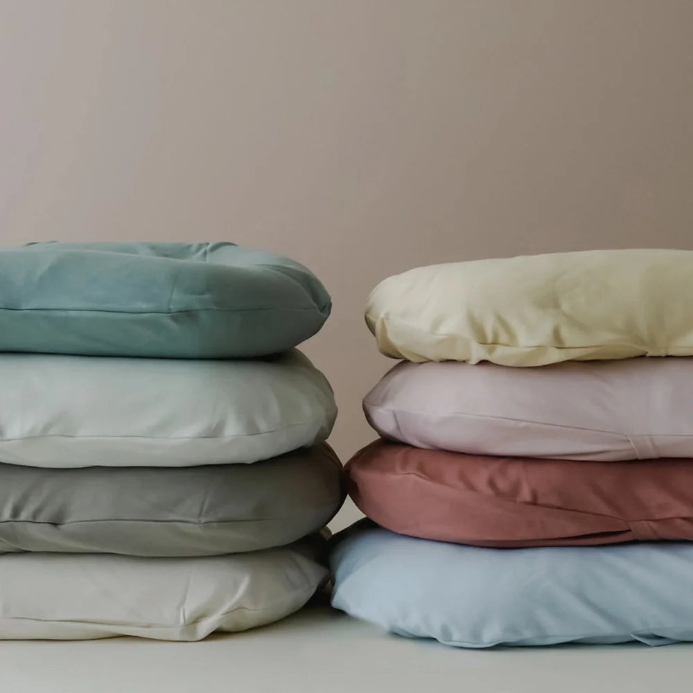 Portable crib with interchangeable fabric cover showing 75x45cm dimensions and multiple colour options