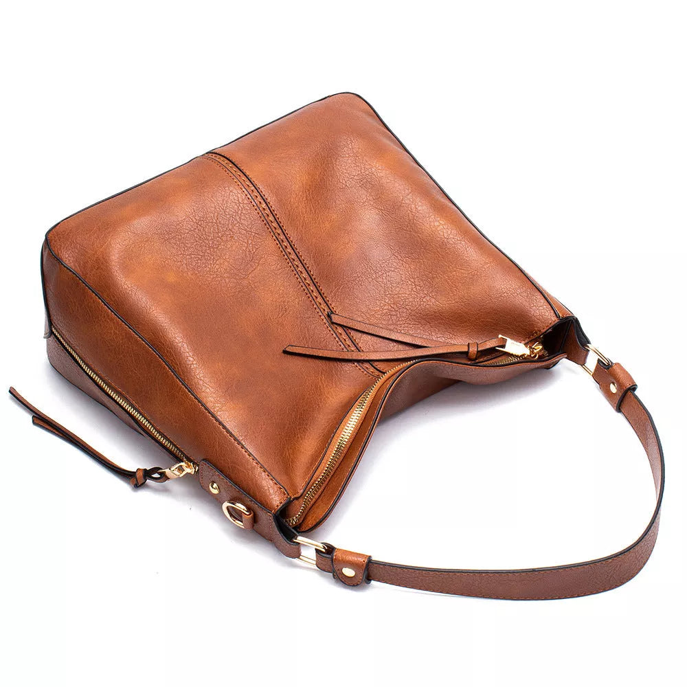 Women's hobo bag in PU material with multiple compartments and a zipper opening