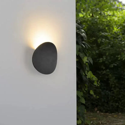 Waterproof wall lamp in black or white aluminum alloy with warm or white light for bedside and living room