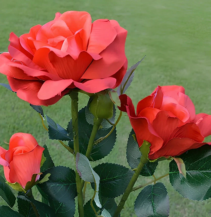 Solar rose garden lamp with white LEDs and crepe petals for pathway lighting