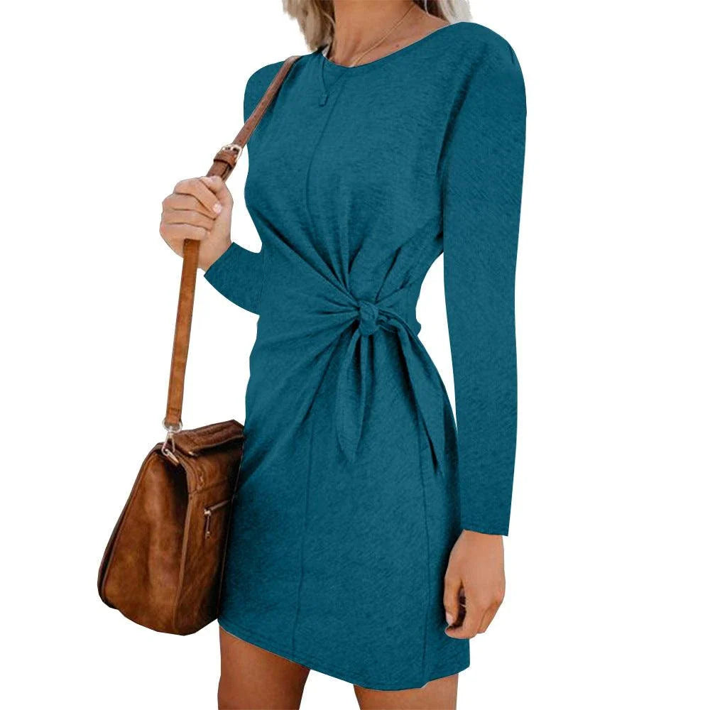 A green dress with long sleeves, featuring an A-line silhouette and a round neckline, perfect for autumn and winter seasons.