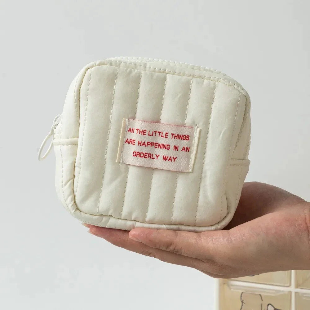 Compact Kawaii Cosmetic Case in Beige - A Stylish and Practical On-the-Go Storage Solution