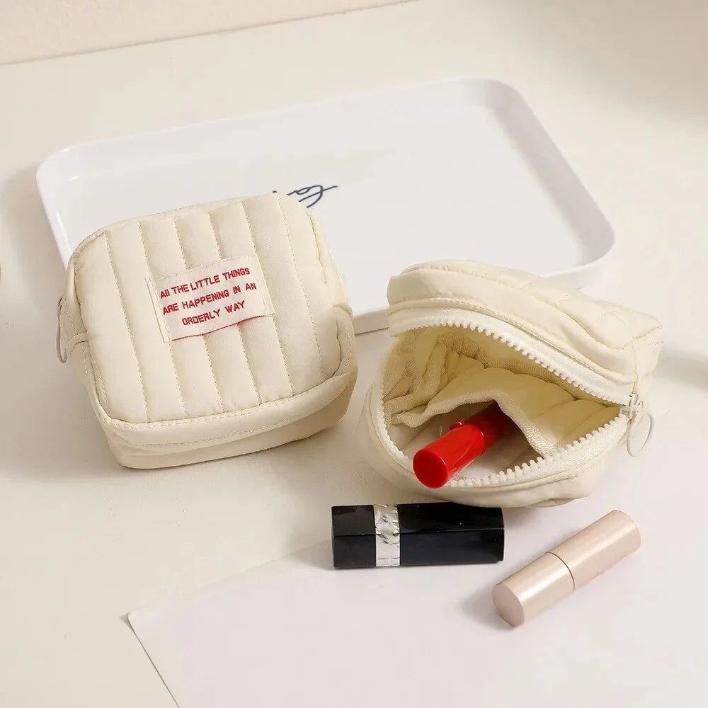 Compact Kawaii Cosmetic Case in Beige - A Stylish and Practical On-the-Go Storage Solution