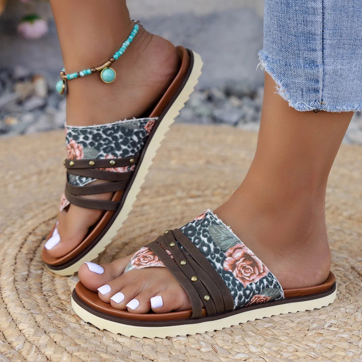 Plus size women's flip-flop slippers in candy colours with PU upper and rubber sole