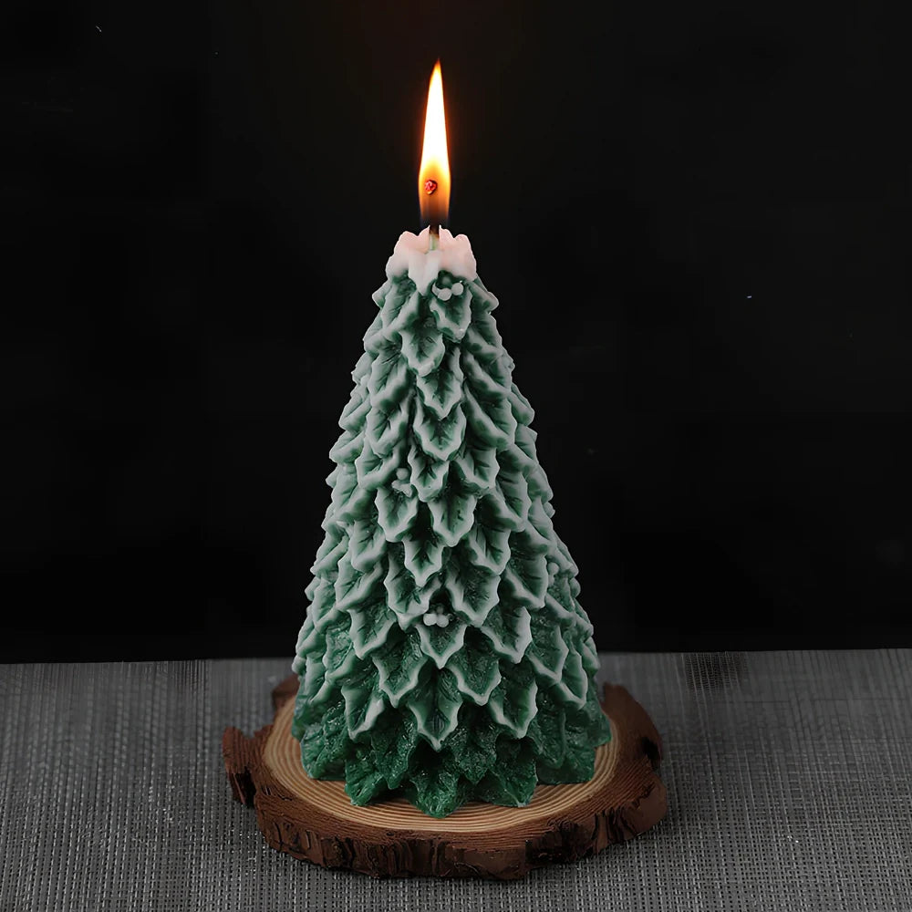 Christmas tree scented soy wax candle with lead-free cotton wick in cylindrical shape, multiple size options available