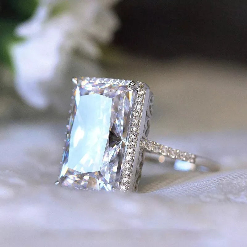 Bright Rectangular Zircon Ring in Q625 White Gold with geometric design