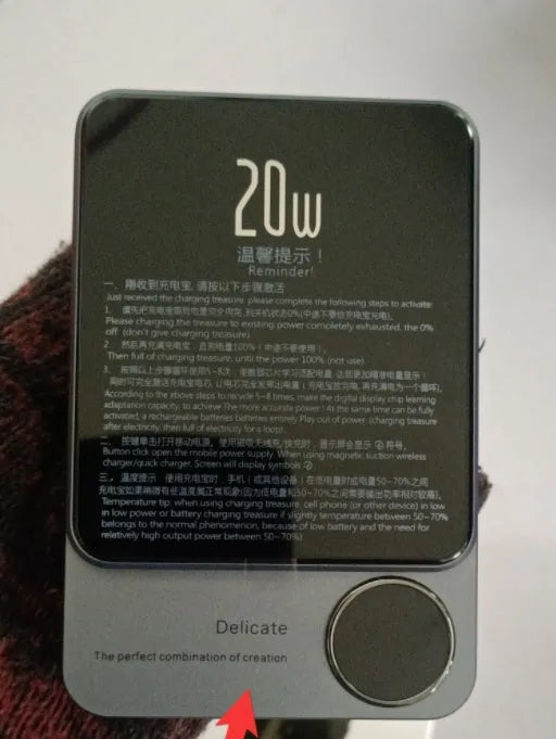 MagSafe magnetic wireless power bank in Cangling Green for iPhone 14, showing aluminium alloy case.