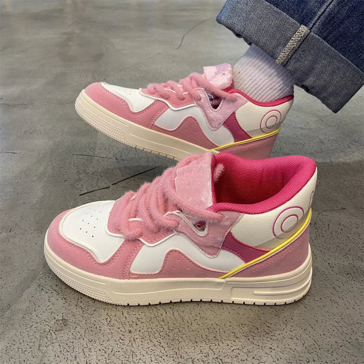 Women's high-top sneakers with color blocking and rubber sole