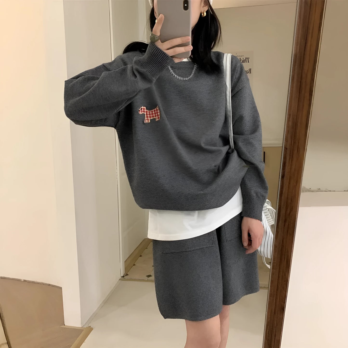 Women's knitted sweater shorts suit in imitation cashmere with animal pattern embroidery