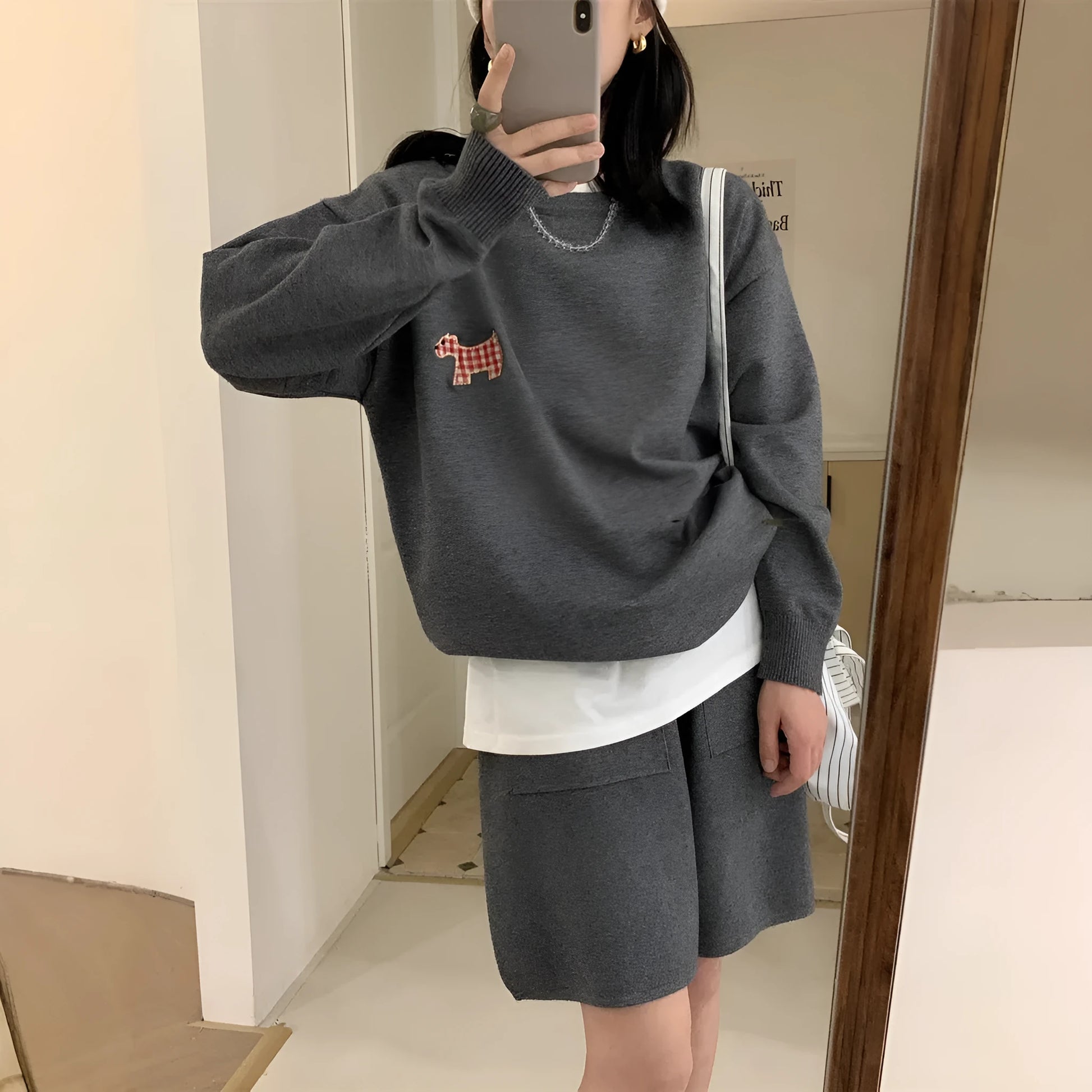 Women's knitted sweater shorts suit in imitation cashmere with animal pattern embroidery