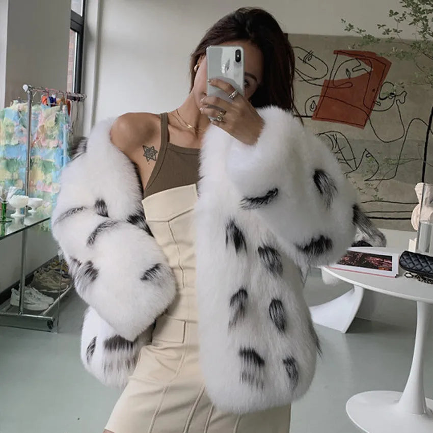 Women's black and white Korean-style slim-fit faux fur coat with 40cm short length and regular sleeves