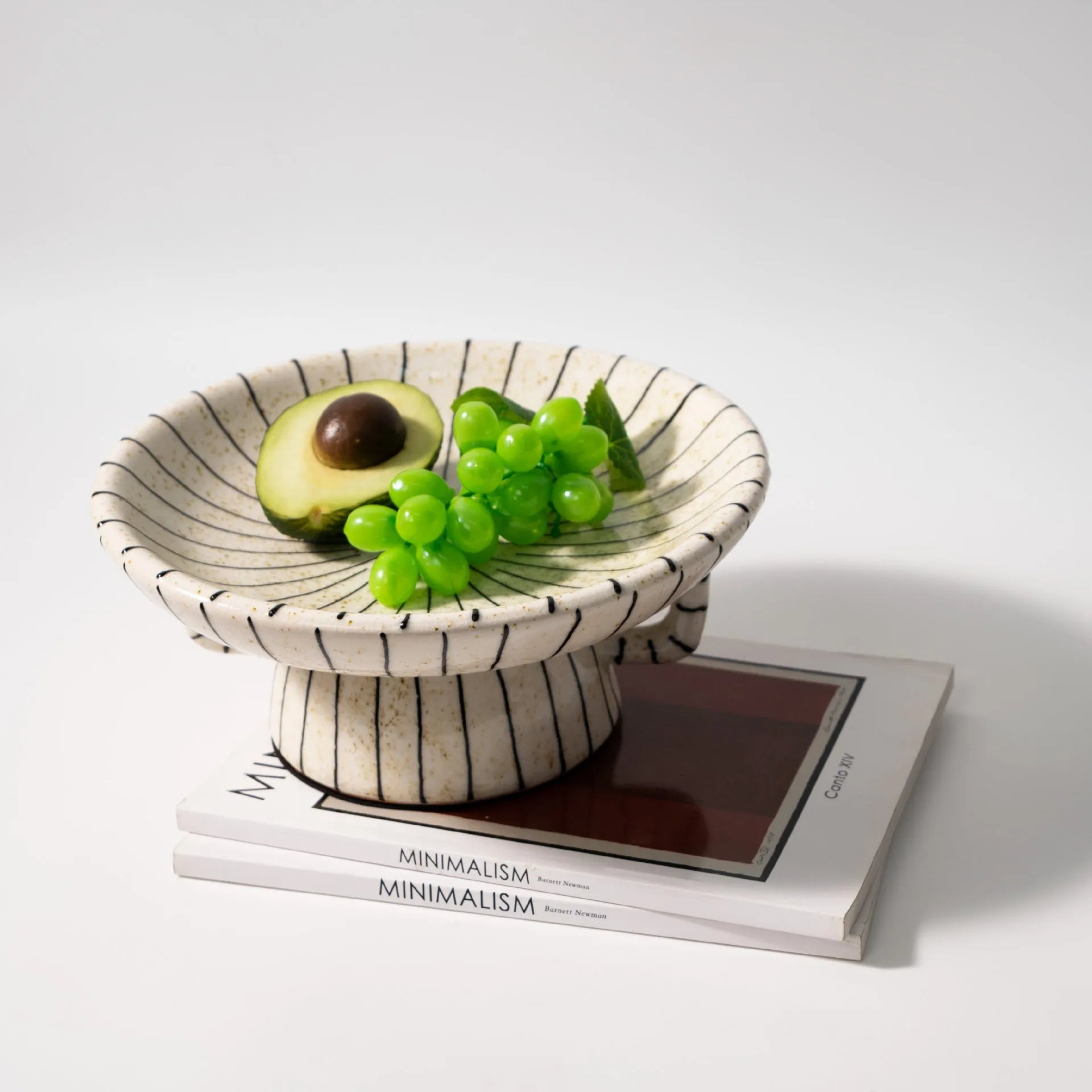 Black and white stripes fruit plate with retro design, 22cm diameter synthetic resin dessert serving plate