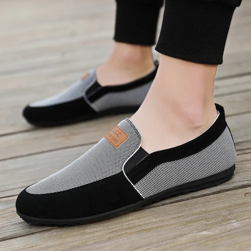 Men's grey canvas lace-up board shoes with round toe and rubber sole.