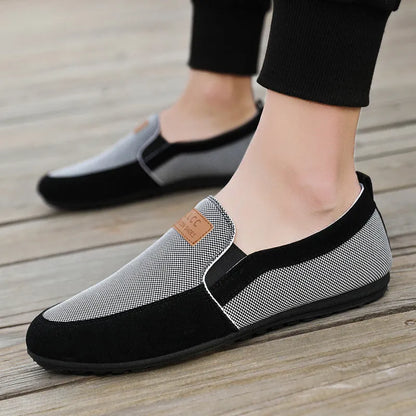 Men's grey canvas lace-up board shoes with round toe and rubber sole.