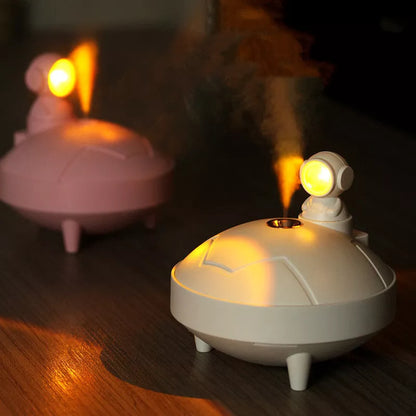 Astronaut Sunset Lamp Humidifier with 360-degree rotation and USB charging in white, pink, or light green