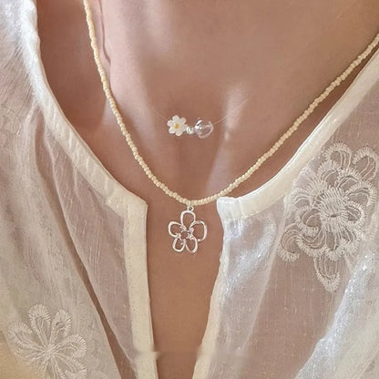Women's colourful beaded hollow flower necklace in Korean style with copper chain.