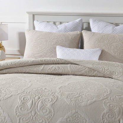 Quilted pure cotton bed cover set with Nordic plant embroidery in 230x250cm size