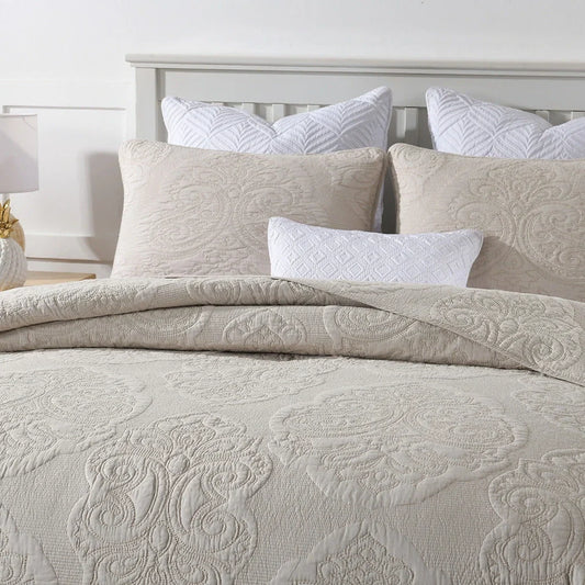 Quilted pure cotton bed cover set with Nordic plant embroidery in 230x250cm size