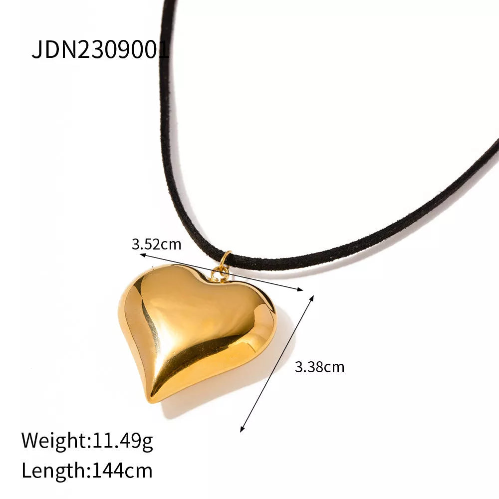 Gold plated stainless steel love heart necklace with hypo-allergenic and water-resistant features
