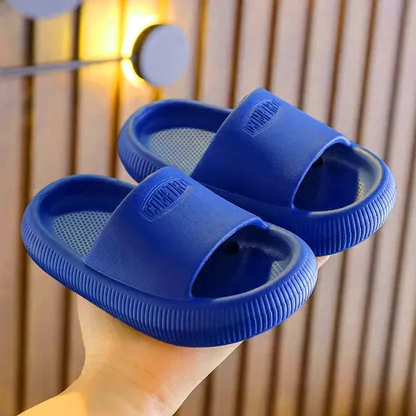 Children's EVA slippers with 1.5cm thick injection-moulded soles in mixed colours