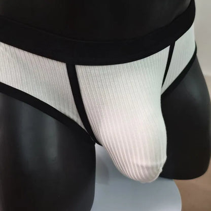 Men's solid colour low-waist briefs with a U-shaped design in breathable viscose fabric.
