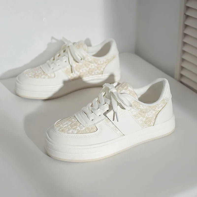 Beige plaid platform leisure sports shoes with lace-up front and rubber sole