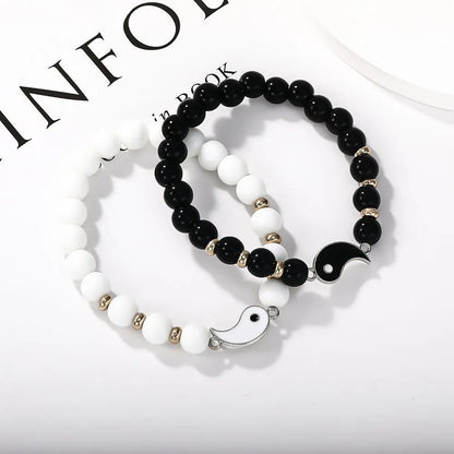 Geometric eight-diagram alloy bracelet with electroplated finish for unisex fashion wear
