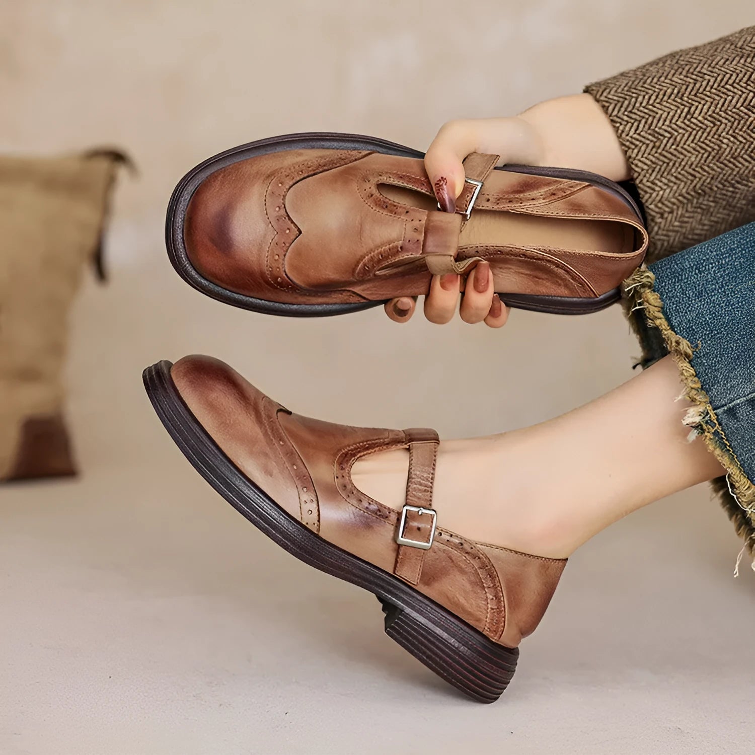 Women's sheepskin leather flat shoes with round toe in black and brown colour options