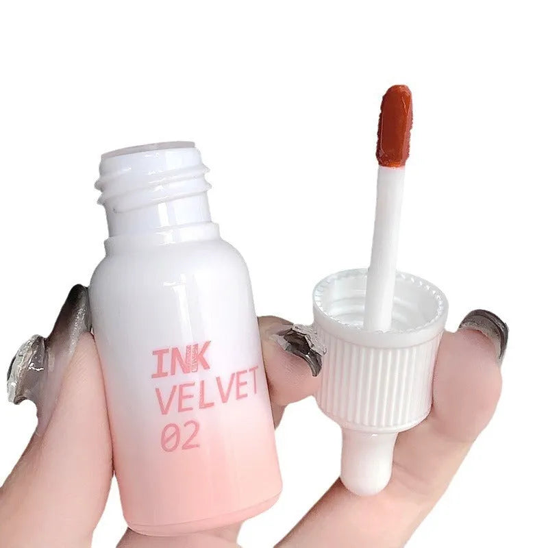 Mirror Lip Lacquer Lipstick in four colour shades: Spring Day Wilderness, Orange Tabby Cat Diary, Low-key Charming, and Fog Berry.