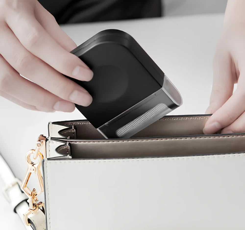 Portable manual fabric cleaning brush with removable catching net, 6.4 cm wide plastic construction