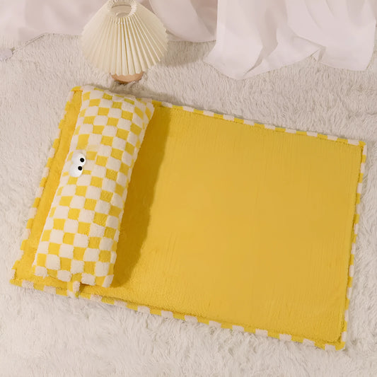 Four-season pet cushion for cats and dogs available in four sizes with grey and yellow colour options