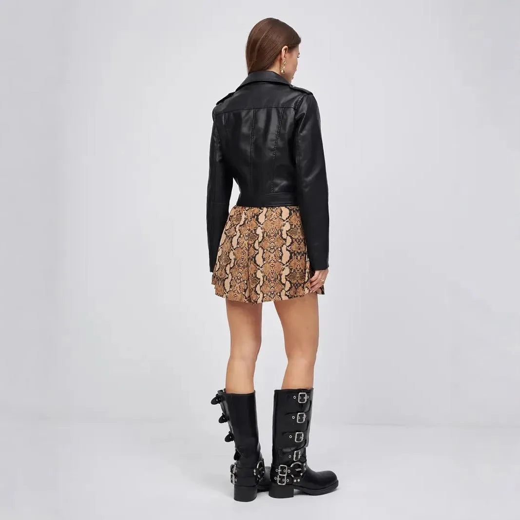 Black women's retro locomotive jacket in imitation leather with regular sleeves