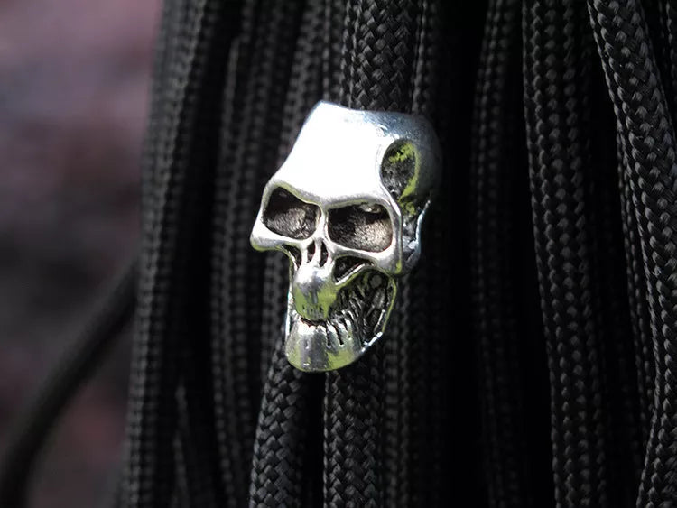 Zinc alloy skull knife pendant with hand-knitted accessories and 5mm aperture