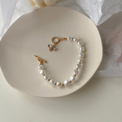 Elegant natural stone and pearl bracelet with a dazzling pendant design, perfect for enhancing any outfit