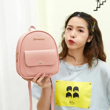 Small women's shoulder backpack in solid colour with zipper closure, dimensions 18.5cm x 8cm x 21cm
