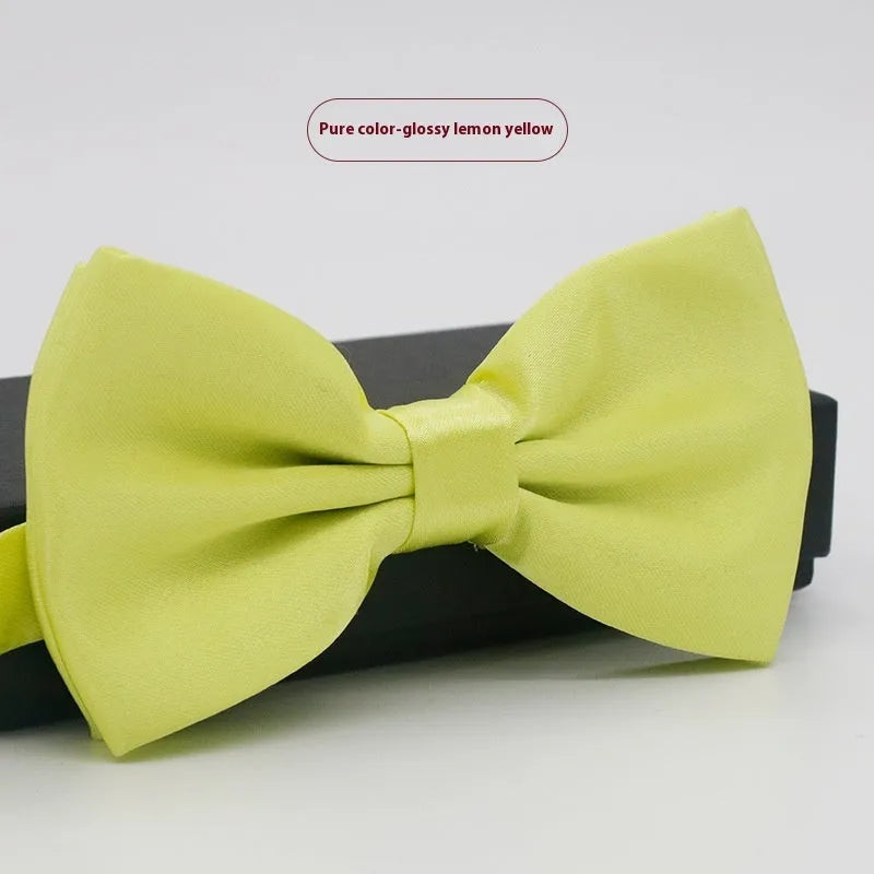 Flat-head self-tie bow tie in a wine red colour, showing its 12cm width and 6cm height dimensions.