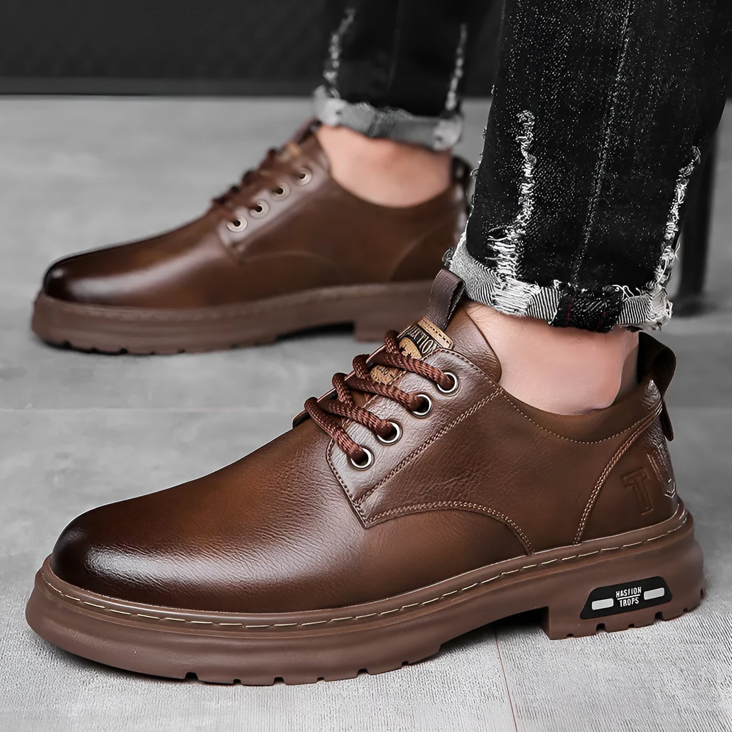 Retro men's casual shoes in black and brown with round toe and flat square heel